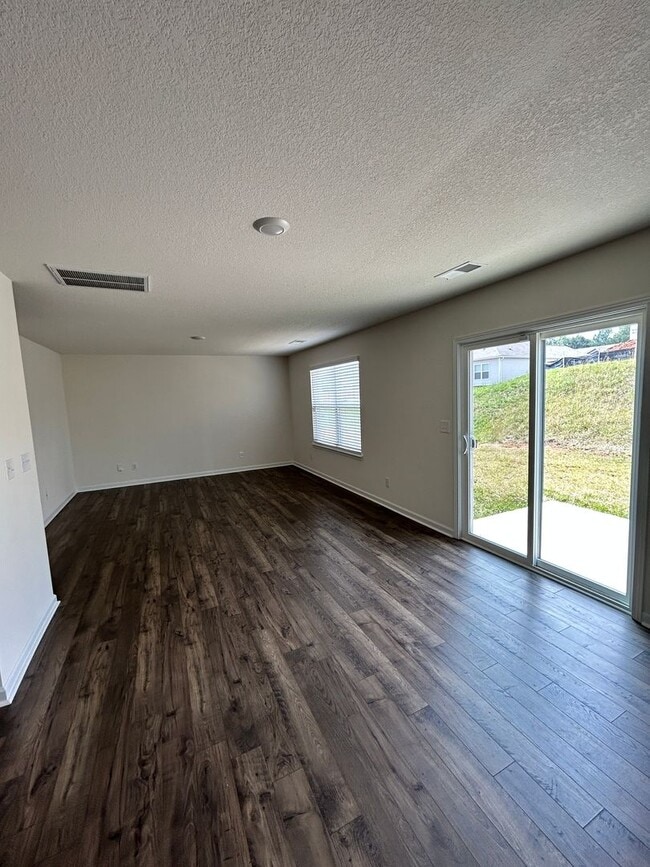 Building Photo - 632 Clay Dr