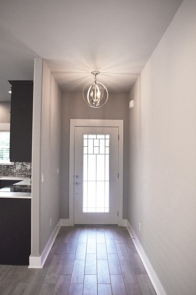 Building Photo - Luxurious 4 Bedroom 2.5 Bathroom in the Heart of Fayetteville, Arkansas!!