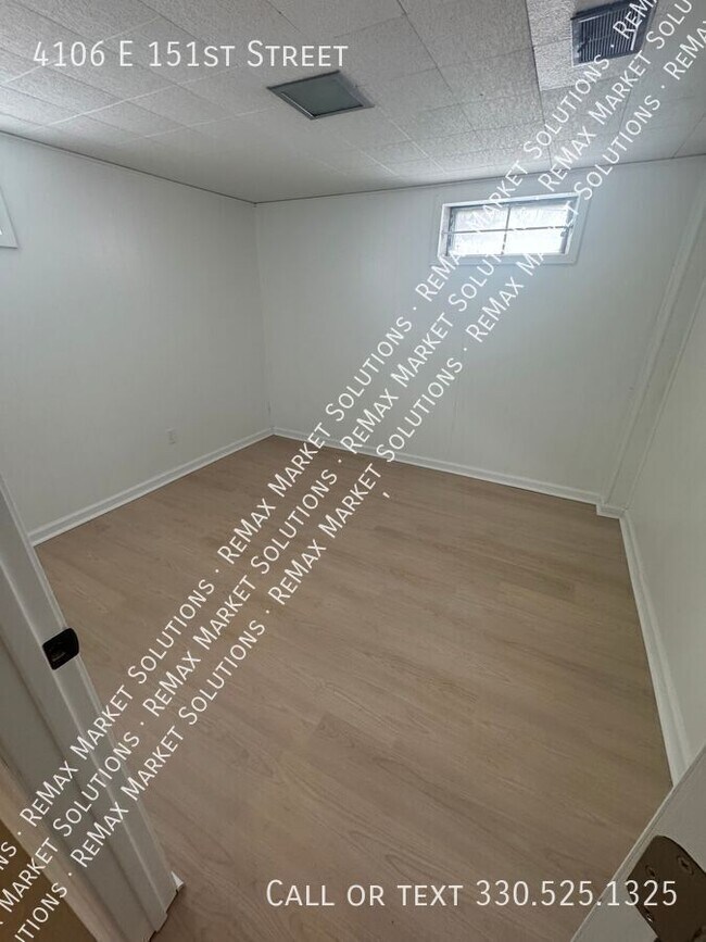 Building Photo - 4106 E 151st St