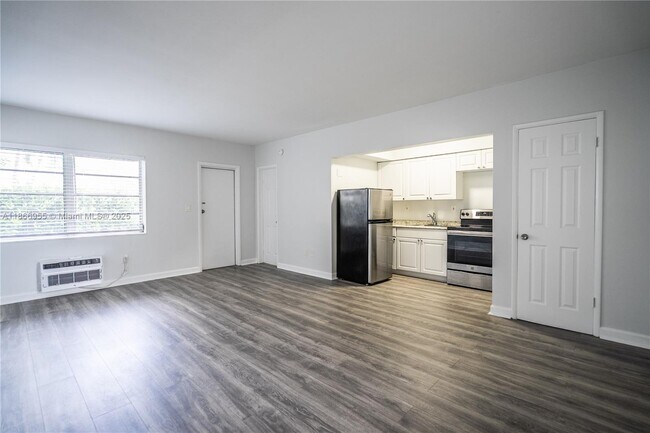 Building Photo - 460 NE 82nd Terrace