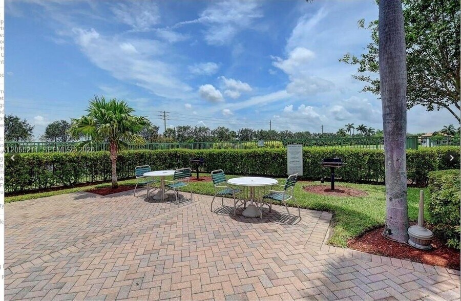 Building Photo - 6769 Heritage Grande