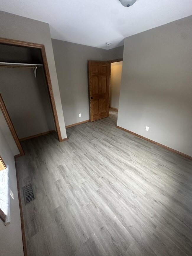 Building Photo - 118 N Wisconsin St