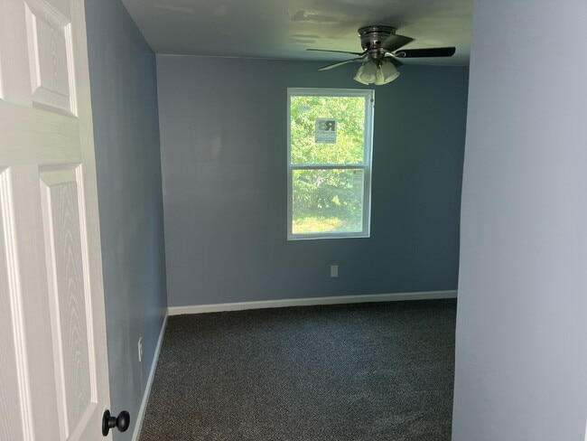 Building Photo - Charming 2 Bedroom Cottage Near King Mill ...
