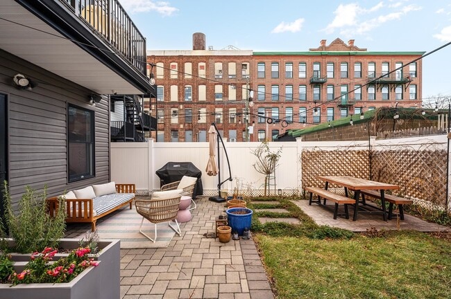 Building Photo - 201 New York Ave