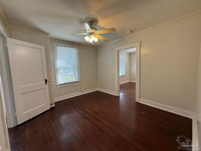 Building Photo - 1120 Barcia Dr