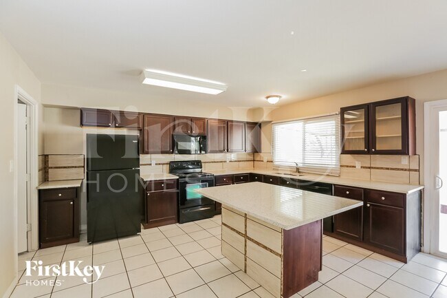 Building Photo - 402 W Santa Cruz Dr