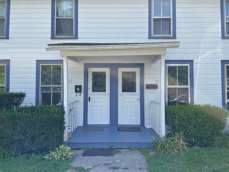 Building Photo - 25 Thompson St