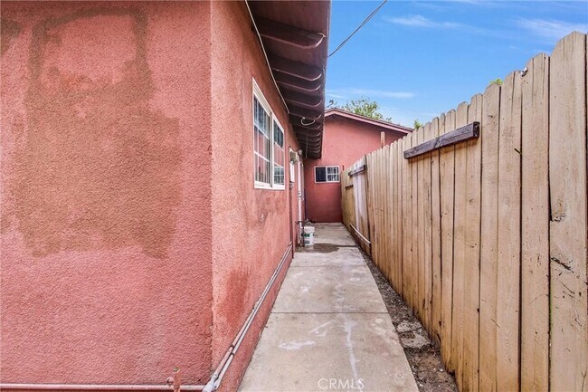 Building Photo - 9436 Ramona Ave