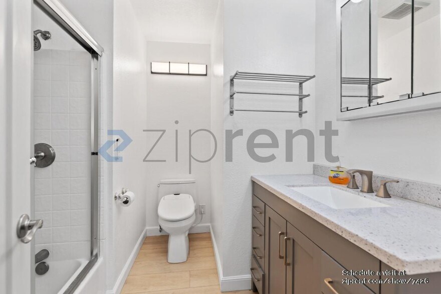 Building Photo - Unit