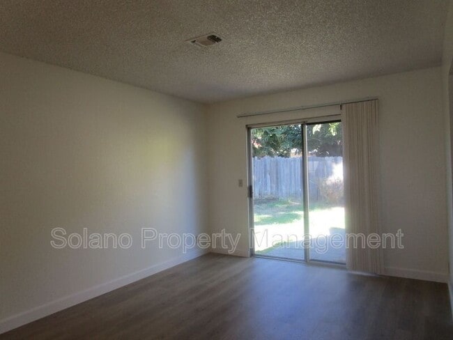 Building Photo - 110 Oxford Ct