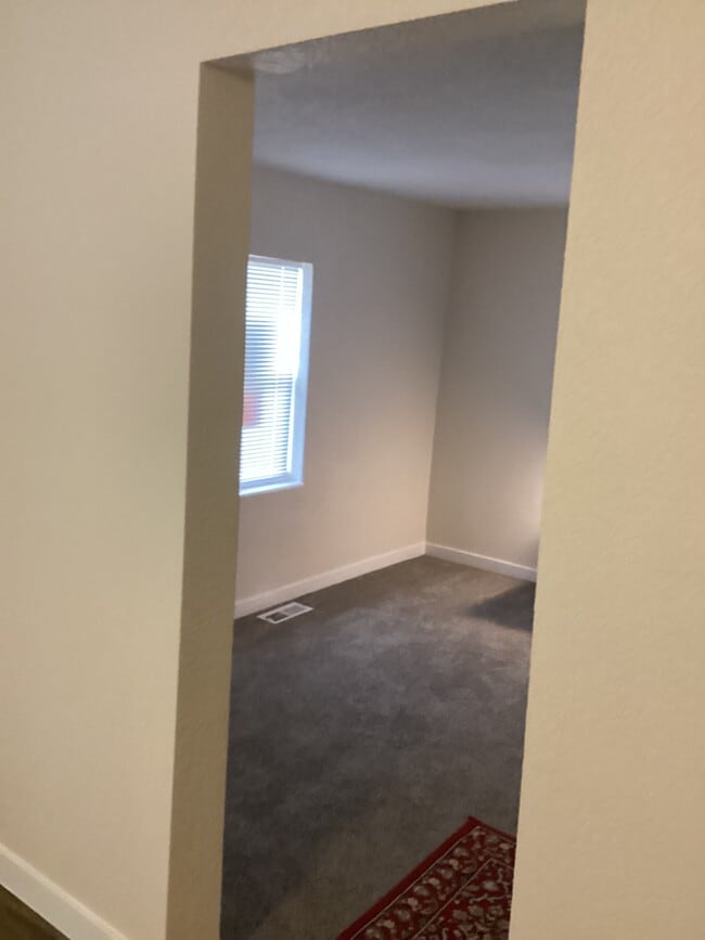 Building Photo - 1102 E 2nd St