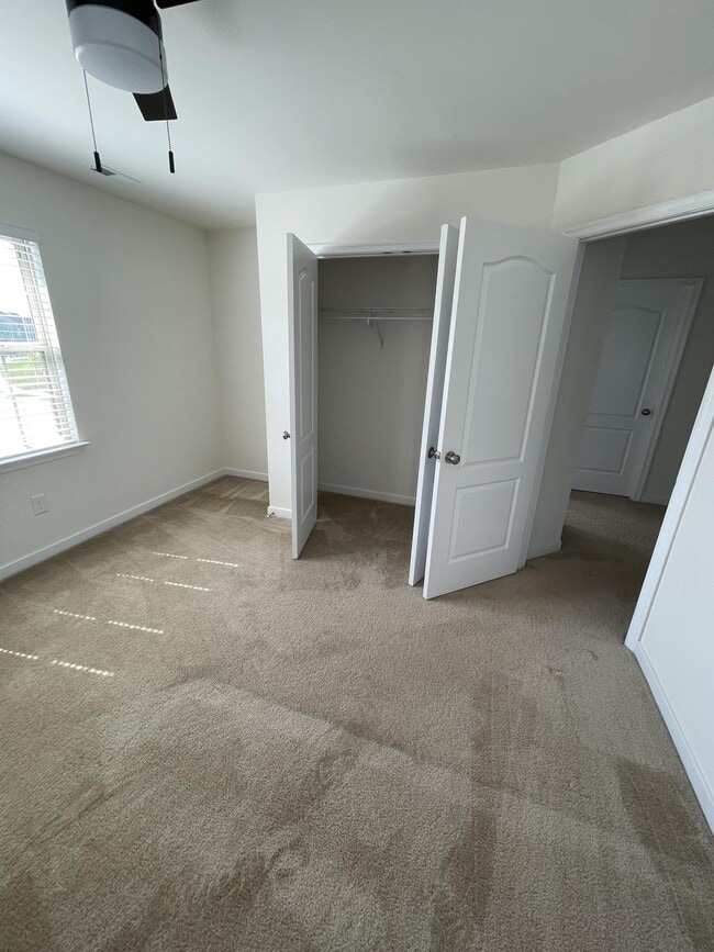 Building Photo - 6901 Swanhaven Dr
