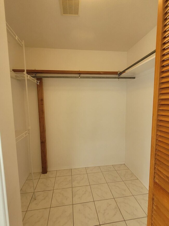 Building Photo - 105 Kaulike St