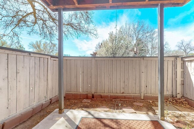Building Photo - NE well located  Two Bedroom Condo.
