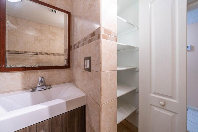 Building Photo - 3100 Riverside Dr