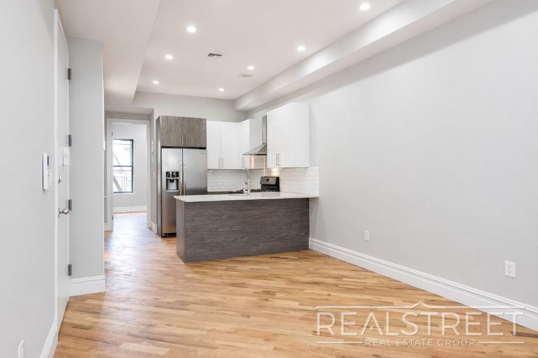 Building Photo - Stunning 3 BED 2 Bath Floor-Thru in Bed Stuy