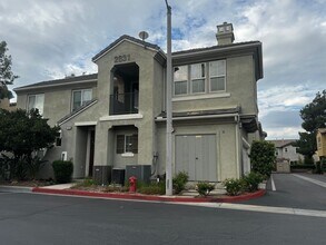 Building Photo - Murrieta 2 bedroom townhome with office fo...