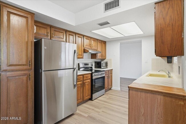 Building Photo - 6408 E Butte St