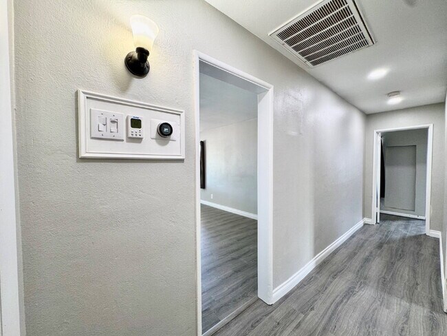 Building Photo - Adorable 3BD Vintage Henderson Home w/ Mod...