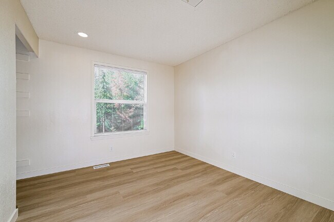 Building Photo - **Fully Remodeled 3+ Bedroom Home with Large Wraparound Deck – $500 OFF FIRST MONTHS RENT BEFORE ...
