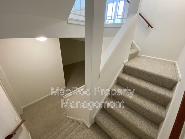 Building Photo - 106 Batley Ct