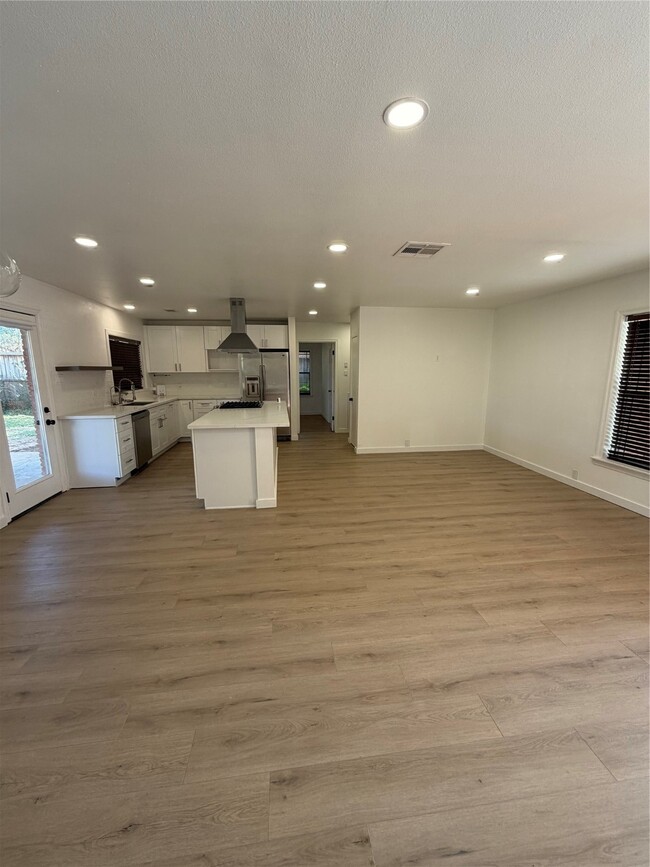 Building Photo - 1206 Stonecrest Dr