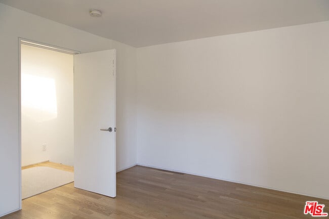 Building Photo - 444 W Avenue 37