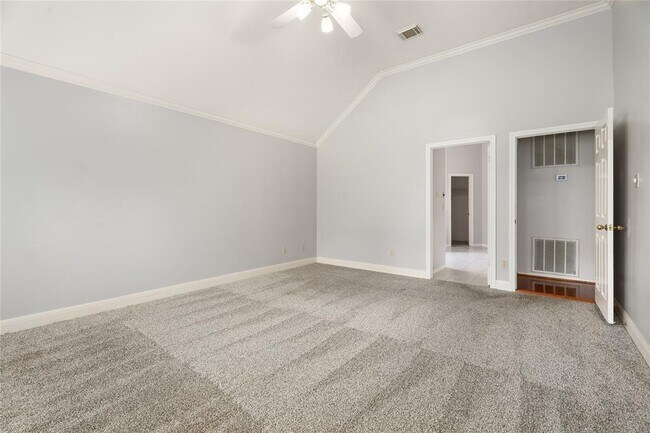 Building Photo - 15127 Greenleaf Ln