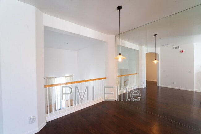 Building Photo - 28254 Canterbury Ct