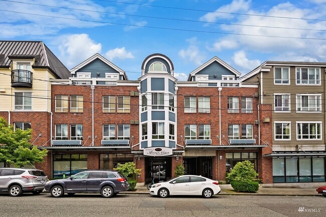 Building Photo - Light & Bright Studio in Queen Anne!