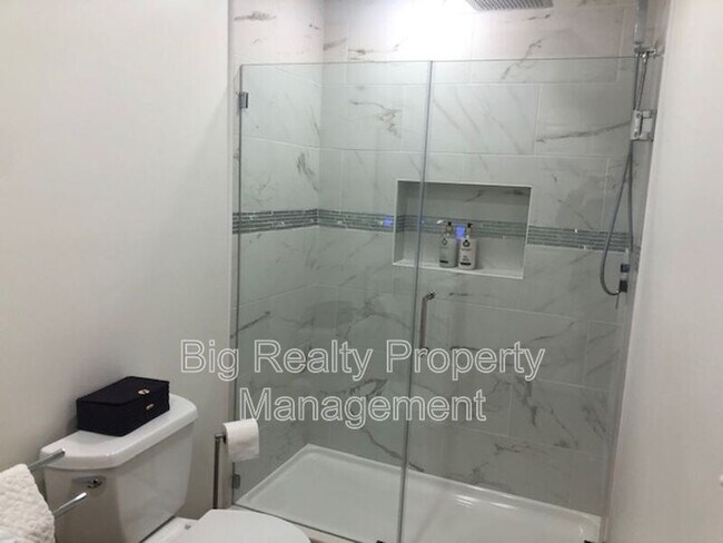 Building Photo - 141 Meadow View Ln