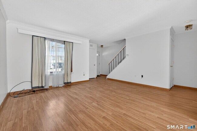 Building Photo - 155 Cottonwood Rd