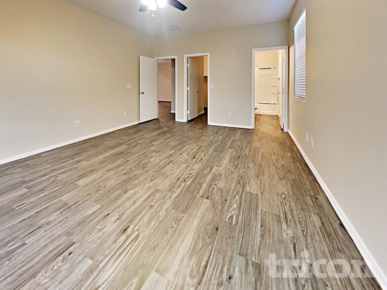 Building Photo - 7107 W St Catherine Ave