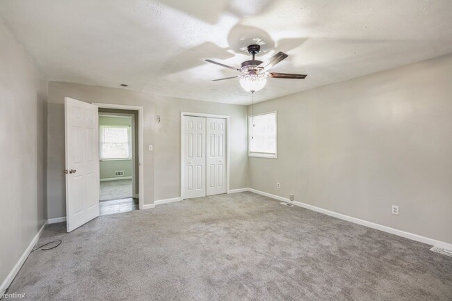 Building Photo - 3 br, 2.5 bath House - 2817 Carriage Lane