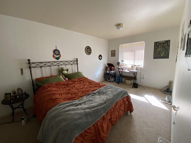 Building Photo - 857 N Garfield St