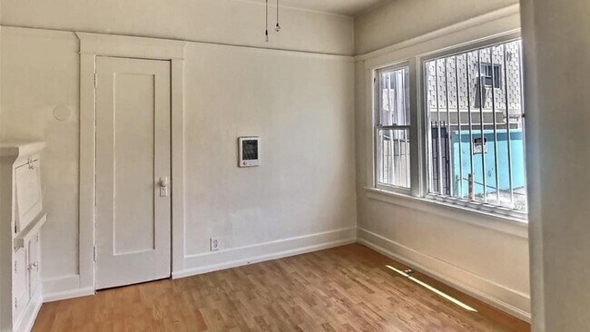 Building Photo - 643 E Broadway-