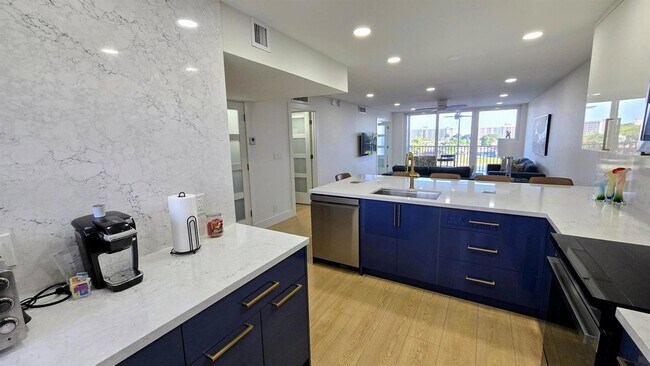 Building Photo - 3150 N Course Ln