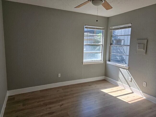 Building Photo - 1902 Cleveland St