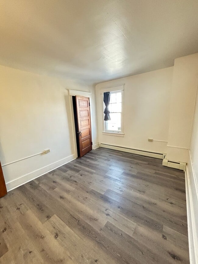 Building Photo - Charming Craftsman-Style Split Home – 3 Bedrooms, 1 Bath