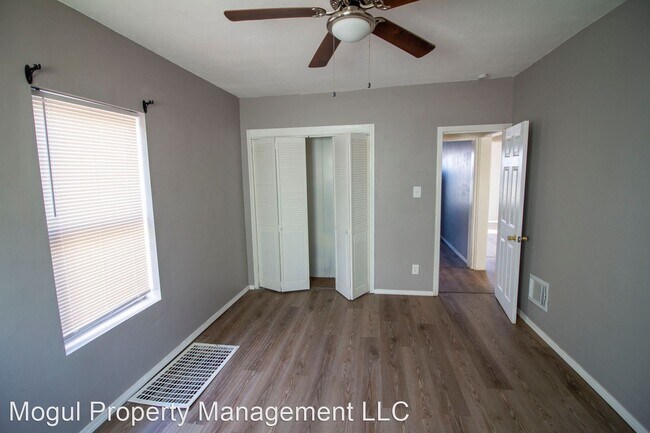 Building Photo - 2 br, 1 bath House - 4058 E Iowa Ave