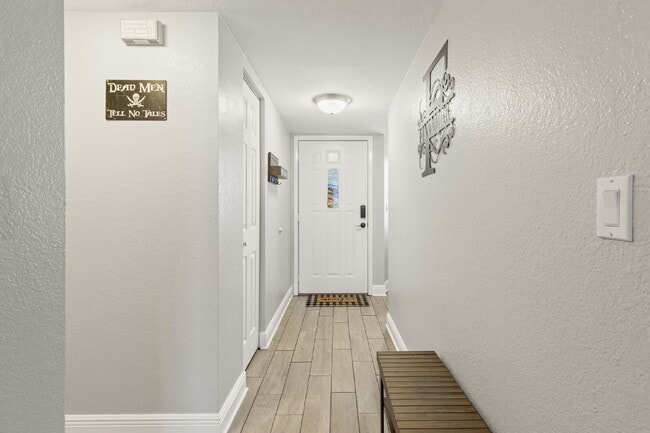 Building Photo - Beautiful Condo For Rent In St Petersburg!