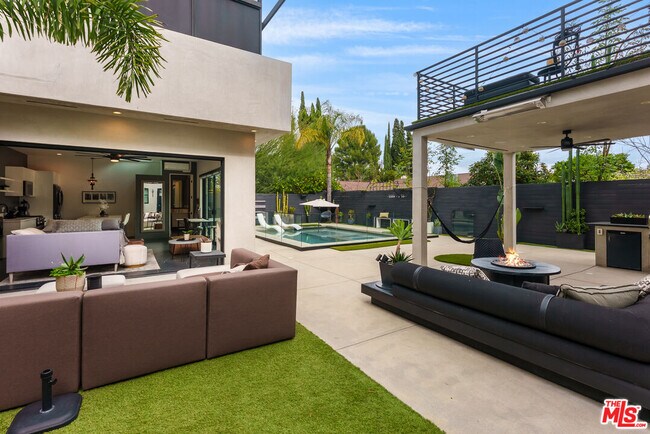 Building Photo - 18589 Linnet St