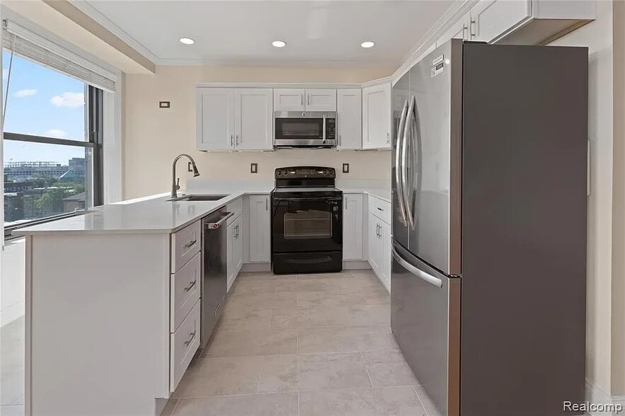 Building Photo - 15 E Kirby St