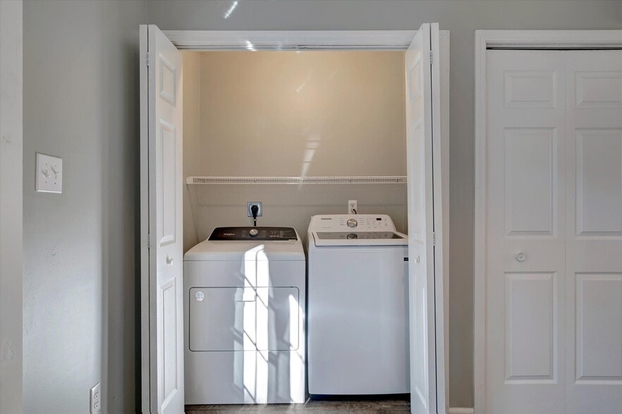 Building Photo - 3499 S Oaklawn Cir