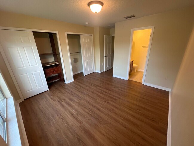 Building Photo - Stylish 2-Bed Modern Home at an Unbeatable...