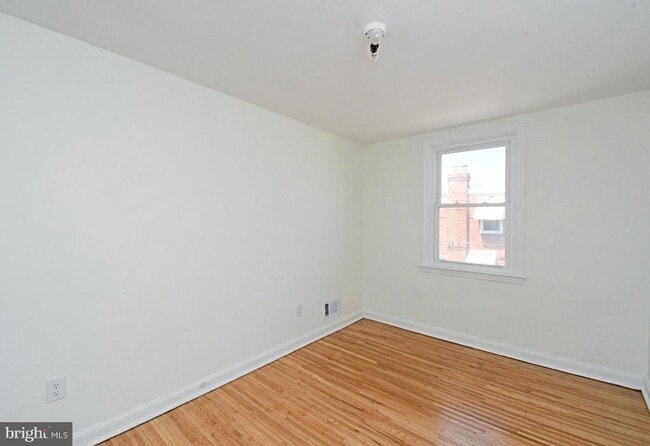 Building Photo - 2219 Ardmore Ave