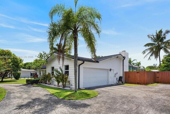 Building Photo - 16840 SW 87th Ave