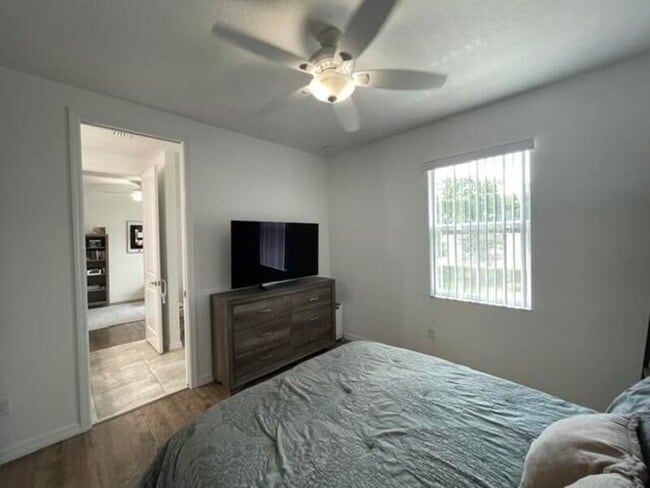 Building Photo - 12885 Trevi Isle