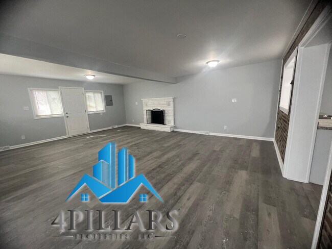 Building Photo - "Spacious 4-Bed, 2-Bath Gem on Kentucky Street – 2,178 Sq. Ft. of Comfort!"