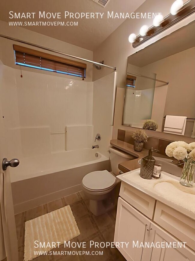 Building Photo - 1427 W Great Basin Dr